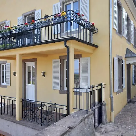 Les Balcons De *